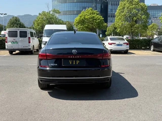 Volkswagen Passat — Фото автомобиля 12