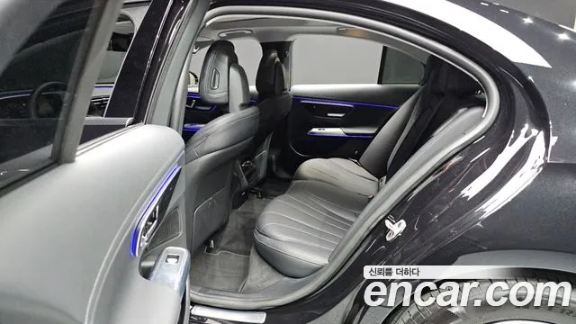 Mercedes-Benz E-Class — Фото автомобиля 15
