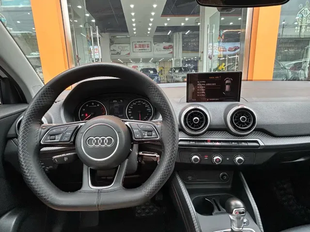Audi Q2L — Фото автомобиля 20