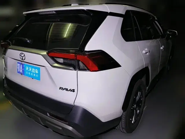 Toyota RAV4 — Фото автомобиля 2