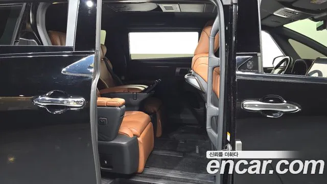 Toyota Alphard — Фото автомобиля 12