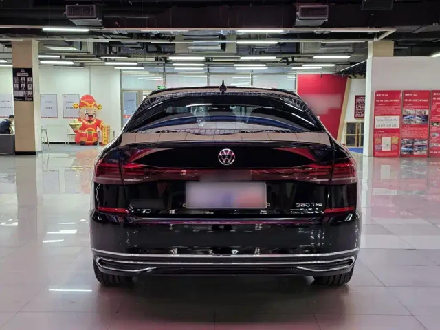 Volkswagen Passat — Фото автомобиля 14
