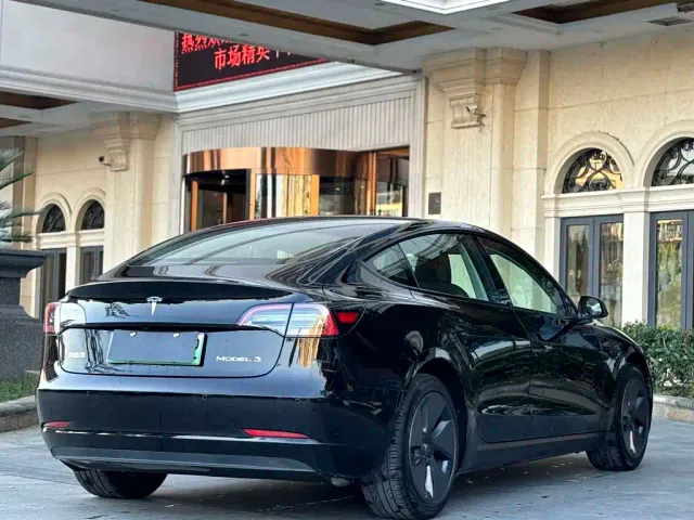 Tesla Model 3 — Фото автомобиля 8