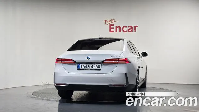 BMW 5 Series G60 — Фото автомобиля 4