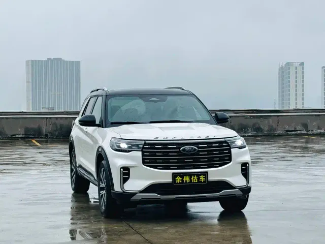 Ford Explorer — Фото автомобиля 3