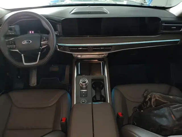 Ford Explorer — Фото автомобиля 9