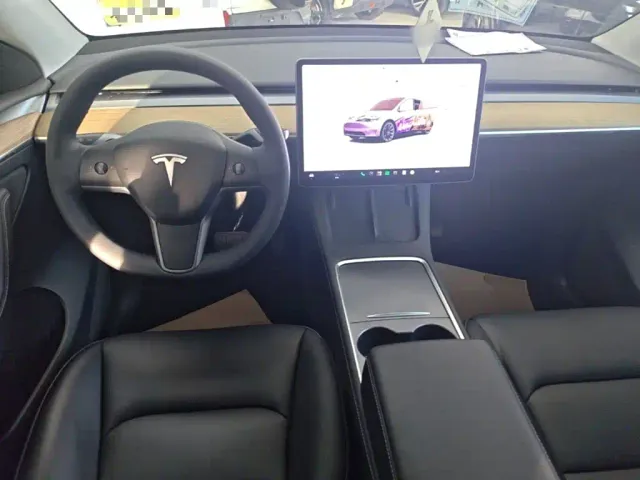 Tesla Model Y — Фото автомобиля 9