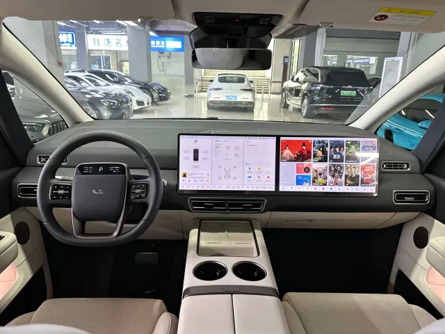 Li Auto MEGA — Фото автомобиля 7