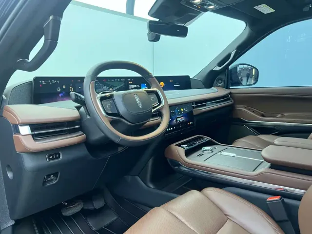 Lincoln Navigator — Фото автомобиля 7