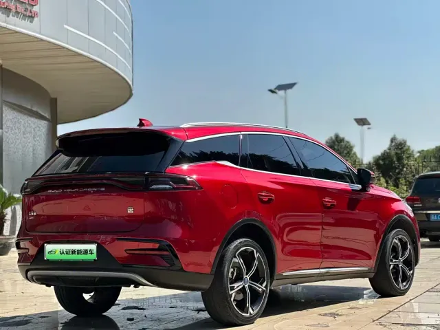 BYD Tang — Фото автомобиля 5