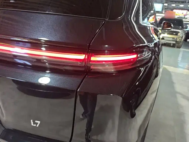 Li Auto L7 — Фото автомобиля 7