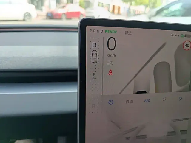 Tesla Model 3 — Фото автомобиля 13