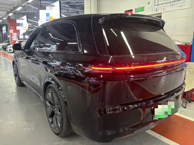 Li Auto L8 — Фото автомобиля 15