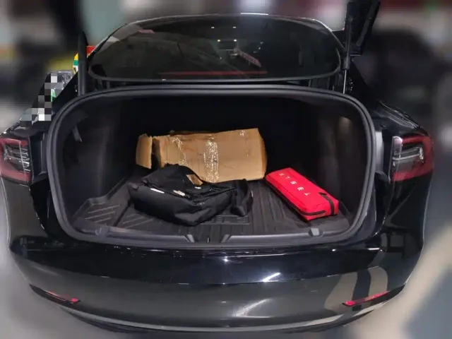 Tesla Model 3 — Фото автомобиля 20