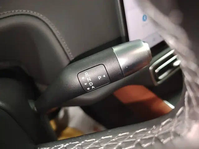 Li Auto L8 — Фото автомобиля 13
