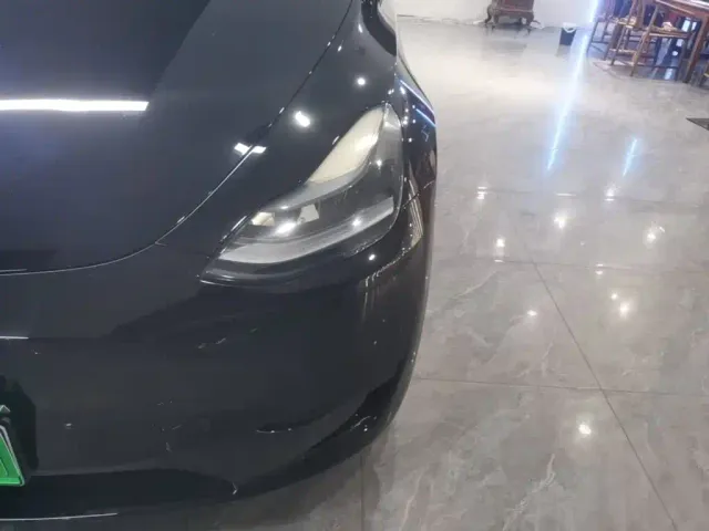Tesla Model Y — Фото автомобиля 23