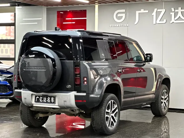 Land Rover Defender — Фото автомобиля 18