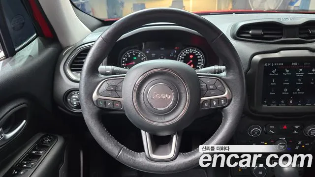 Jeep Renegade — Фото автомобиля 19