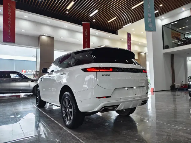 Land Rover Range Rover Sport — Фото автомобиля 16