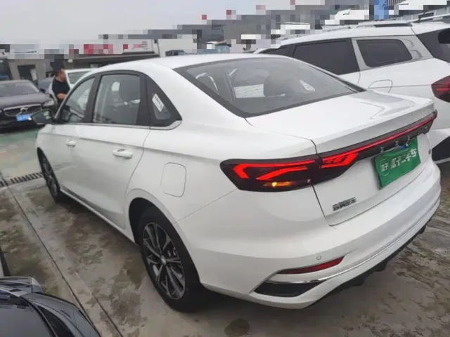 Geely Emgrand — Фото автомобиля 4