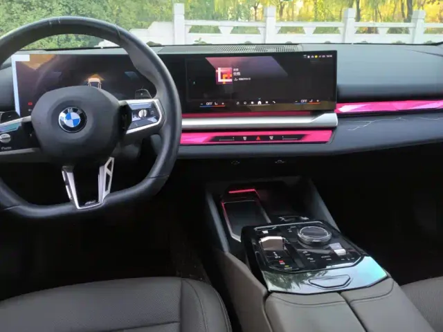 BMW 5 Series — Фото автомобиля 12