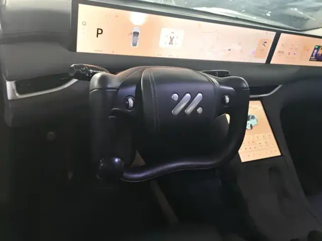 IM Motors LS6 — Фото автомобиля 15