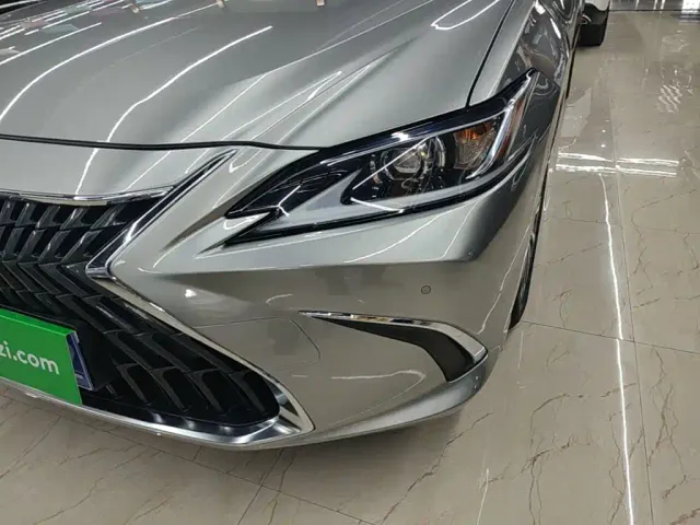 Lexus ES — Фото автомобиля 23