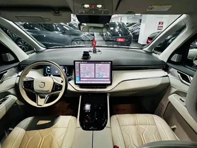 Volvo EM90 — Фото автомобиля 8