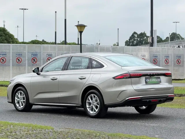 Geely Galaxy Stellar 6 — Фото автомобиля 21