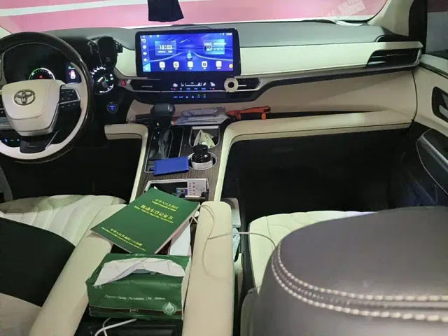 Toyota Sienna — Фото автомобиля 11