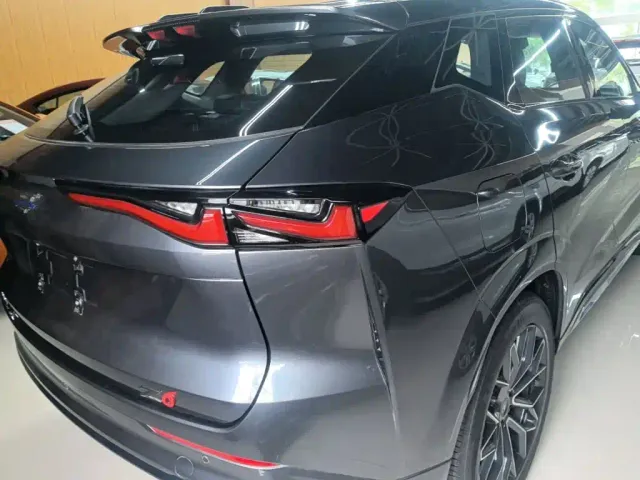 Changan Oshan Z6 EV — Фото автомобиля 11
