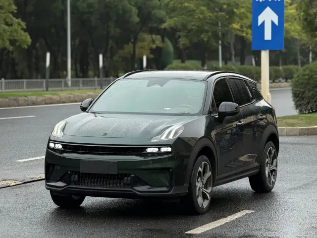 Фотография автомобиля — Lynk & Co 06