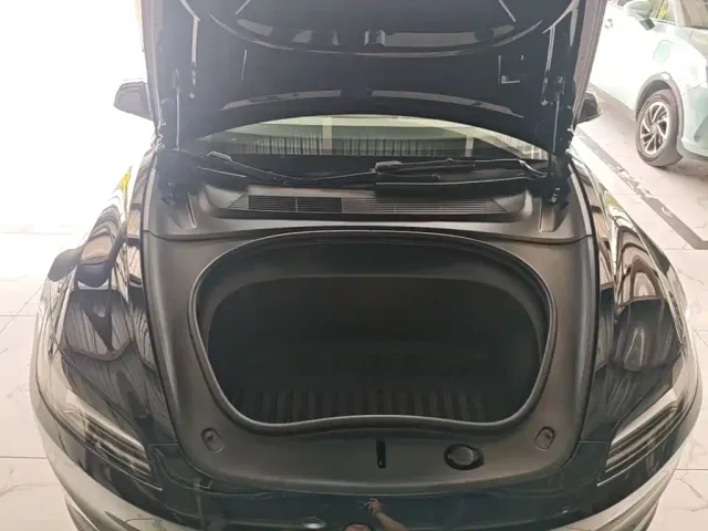 Tesla Model 3 — Фото автомобиля 19