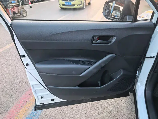 Toyota Corolla Cross — Фото автомобиля 3