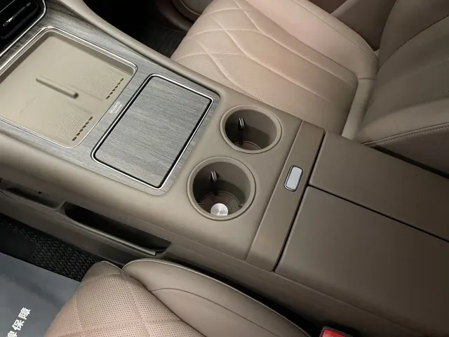 Aito M8 — Фото автомобиля 11