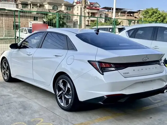 Hyundai Elantra — Фото автомобиля 22