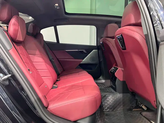 BMW 5 Series — Фото автомобиля 7