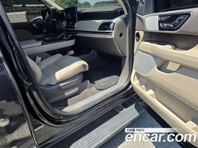 Lincoln Navigator — Фото автомобиля 13