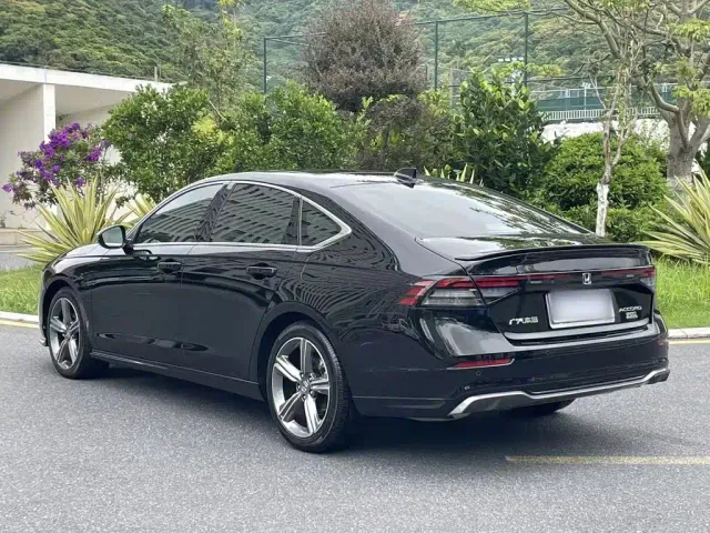 Honda Accord — Фото автомобиля 4