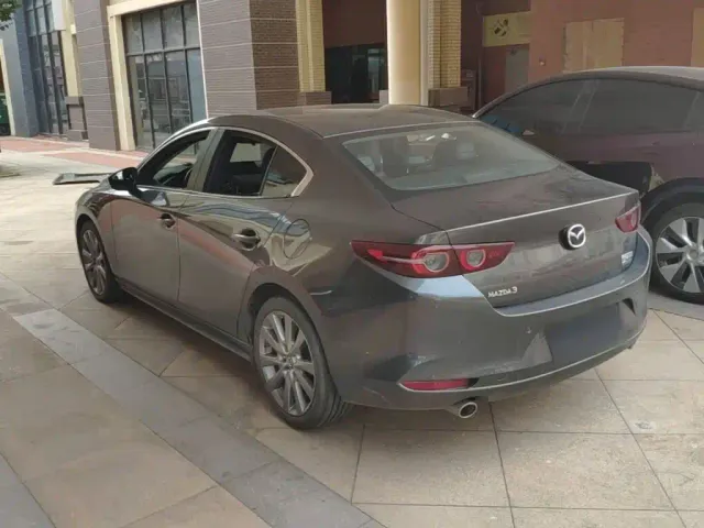 Mazda Axela — Фото автомобиля 4
