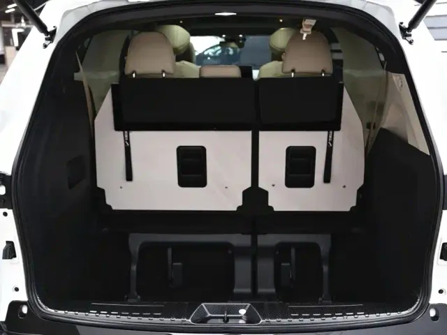 Toyota Granvia 2022 2.5L Hybrid Noble Edition — Фото автомобиля 30