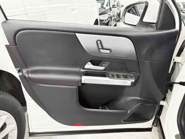 Mercedes-Benz GLB-Class — Фото автомобиля 10