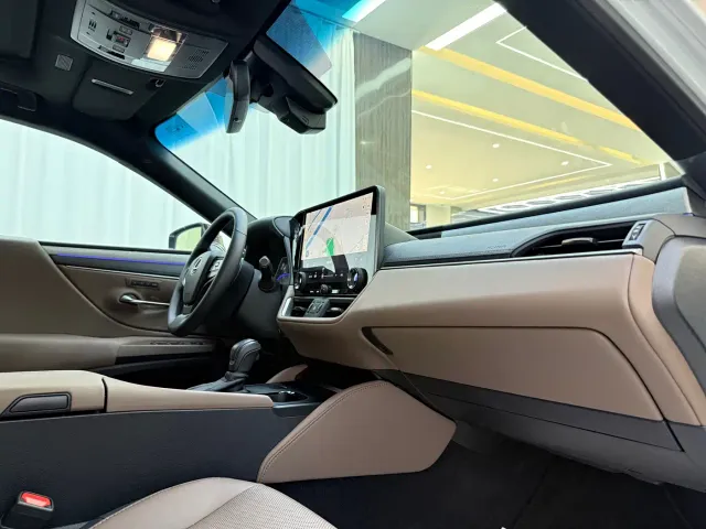 Lexus ES — Фото автомобиля 9