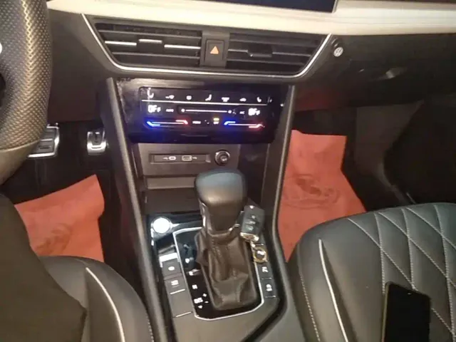 Volkswagen Tiguan L — Фото автомобиля 13