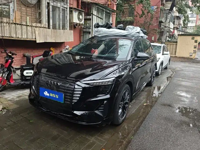 Фотография автомобиля — Audi Q5 e-tron