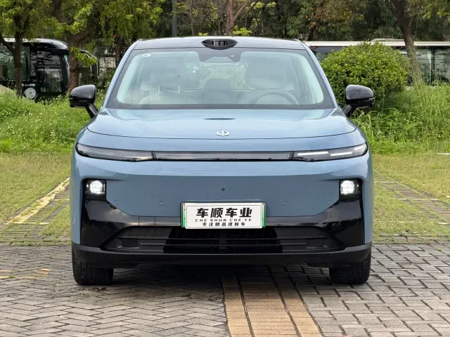 Leapmotor B10 — Фото автомобиля 2