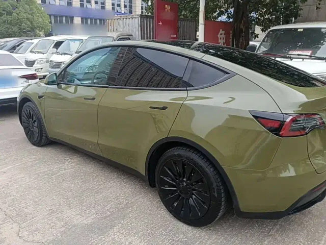Tesla Model Y — Фото автомобиля 4