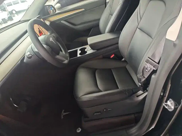 Tesla Model Y — Фото автомобиля 14