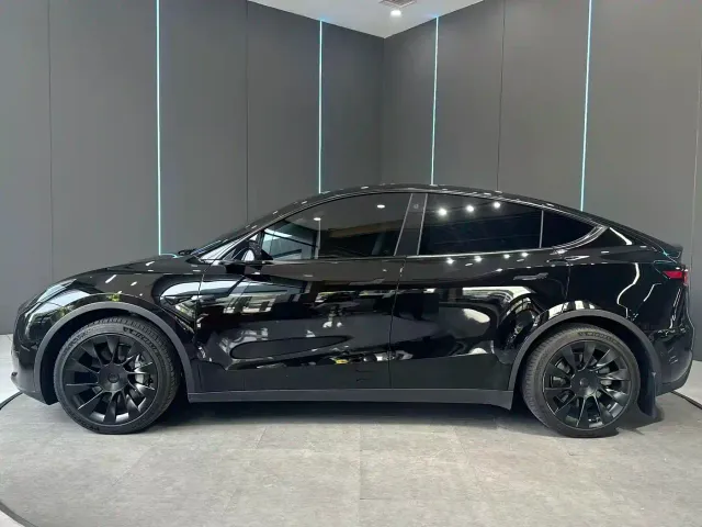 Tesla Model Y — Фото автомобиля 5