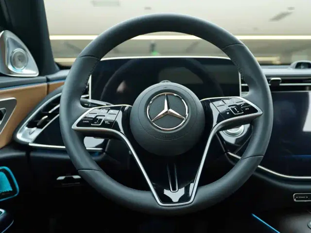 Mercedes-Benz E-Class — Фото автомобиля 16